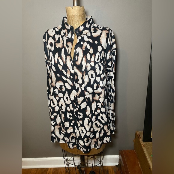H&M Tops - H&M 100% Linen Leopard Animal Print Button Up Shirt S